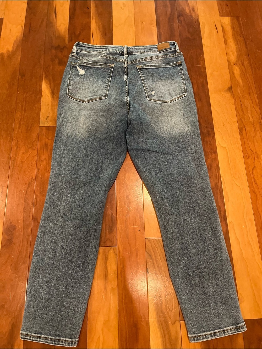 Judy Blue Size 11/30 Medium Wash Distressed Slim Fit Denim Jeans Stretchy Comfy - Picture 4 of 8
